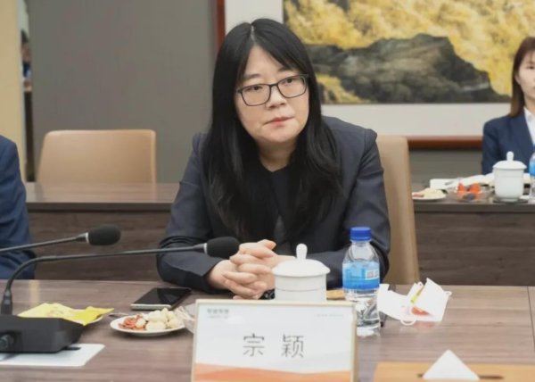 配资炒股服务中心 农商行女副行长调任国企总经理不到两年，又升任董事长